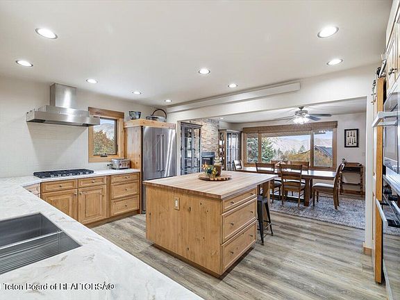 5th image of 675 Redmond St