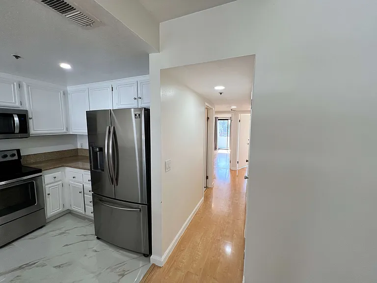 730 W 4th St #415 — Photo 7