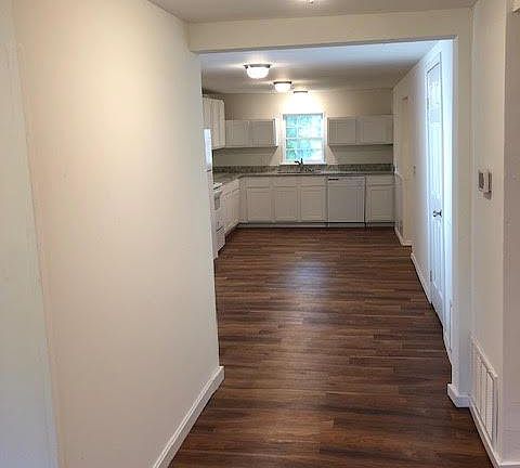 4th image of 1424 N Gregg Ave