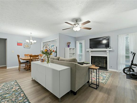3rd image of 4097 Woodridge Way