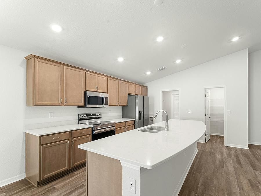 Brand-new 4-bedroom home for sale in Auburndale, Florida!