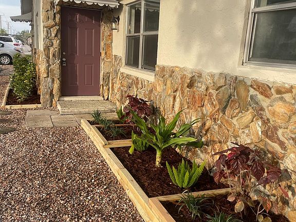 5th image of 296 Alemeda Drive N #A & B