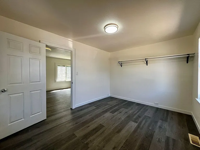 808 S 17th Ave — Photo 6