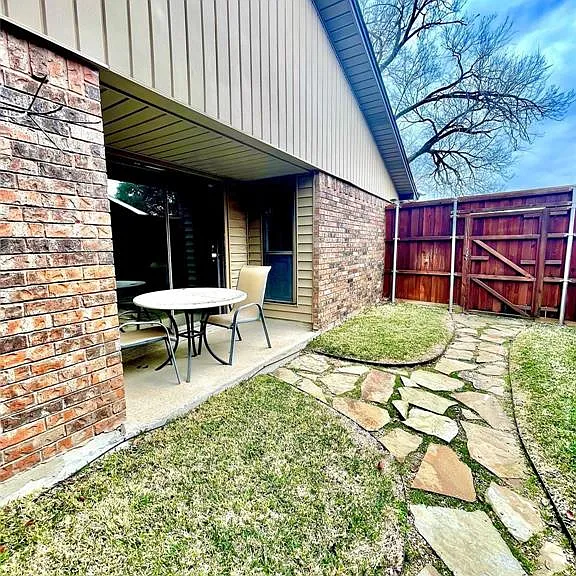 2129 Lymington Rd — Photo 48
