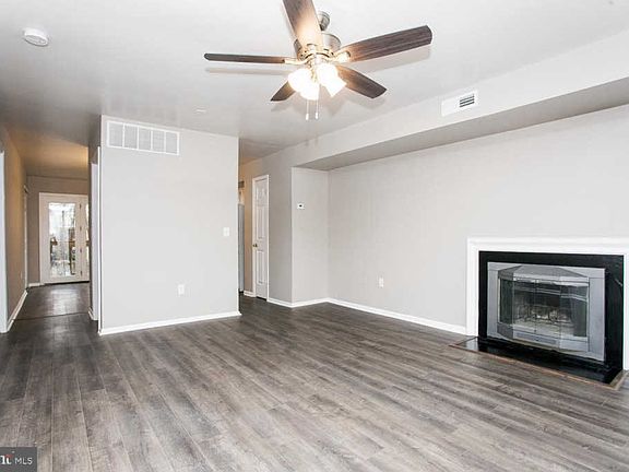 2nd image of 3340 Wiehle St