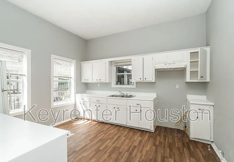 4610 Schroeder St #1 — Photo 6