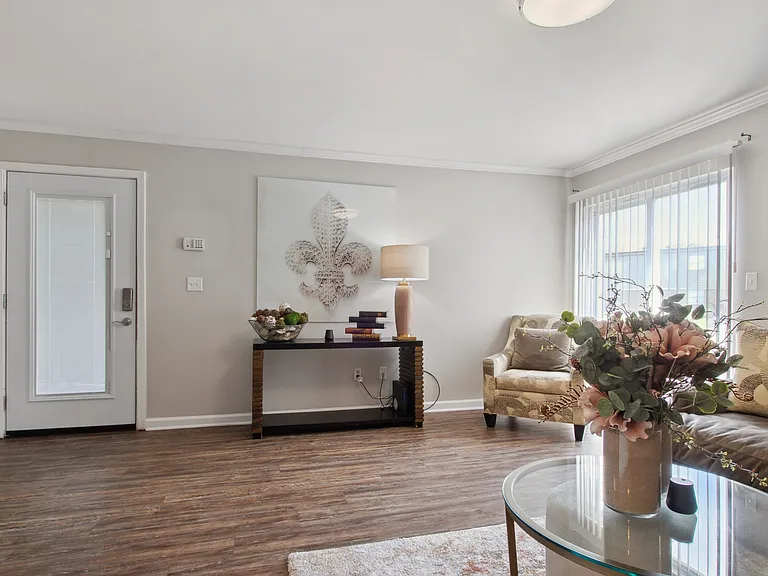Emerald Pointe Apartment Homes — Photo 7