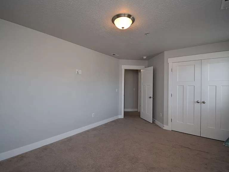 904 W Ellsworth St — Photo 9