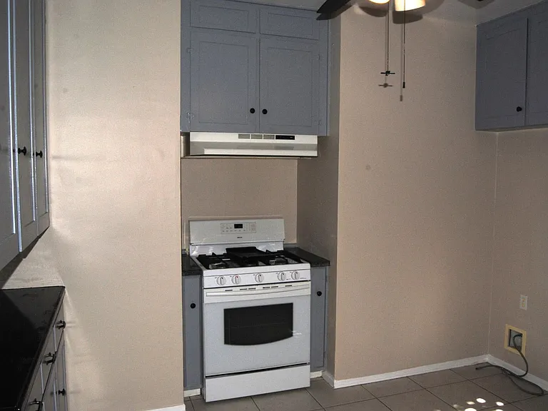 114 Flower St — Photo 19