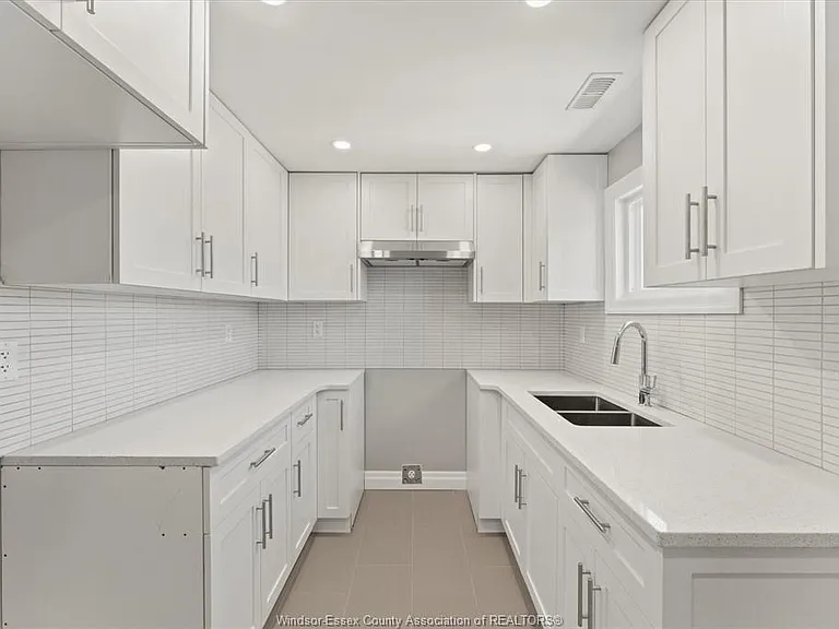 1439 Benjamin Ave #2 — Photo 5