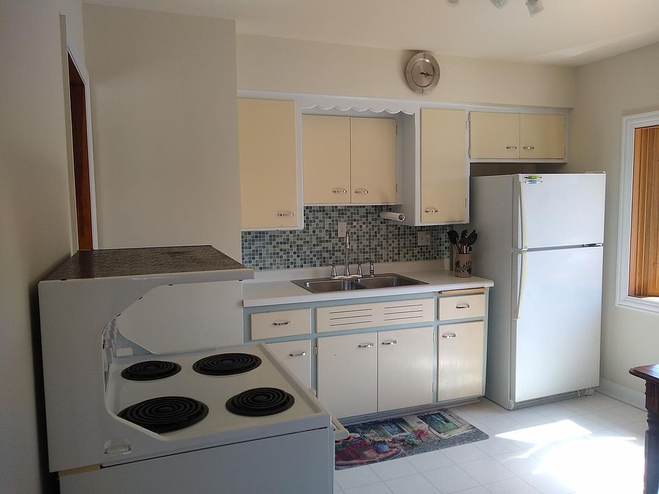 Bright & Sunny Kitchen