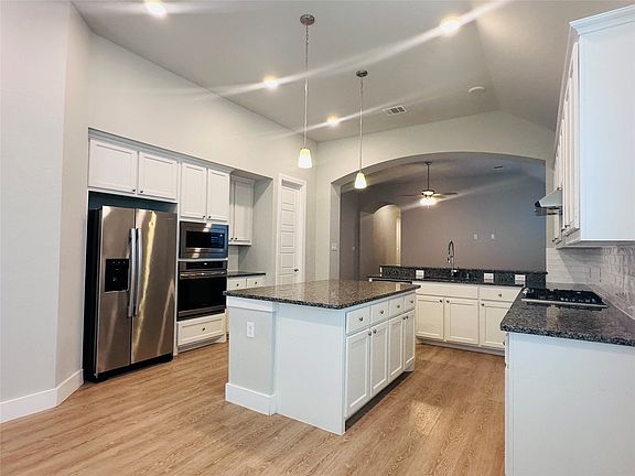 4th image of 2537 Stella Ln