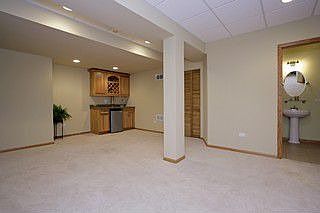 4th image of 1000 Blanchard St