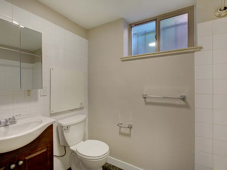 21 Logan — Photo 35