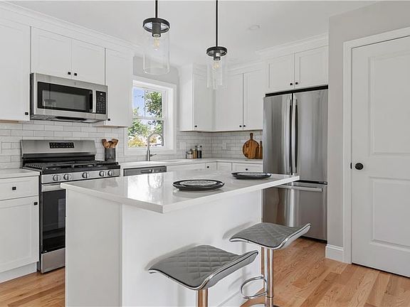 5th image of 83 Cadora Ave