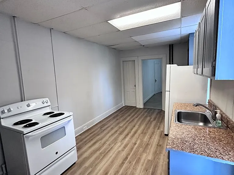 221 S Pine Street — Photo 7