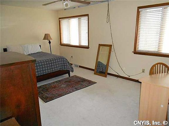 5th image of 481 Summerhaven Dr N