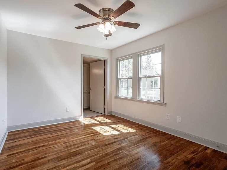 1517 Live Oak St — Photo 23