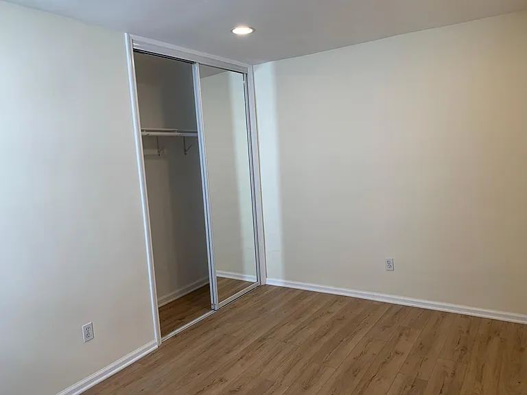 316 Irving Ave #D — Photo 10