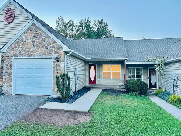 1704 Boxwood Ct, Dover, PA 17315