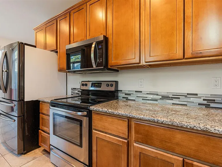 14414 E Burnside St — Photo 8