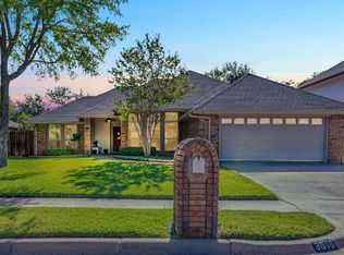 3616 Greenway Dr, Bedford, TX 76021