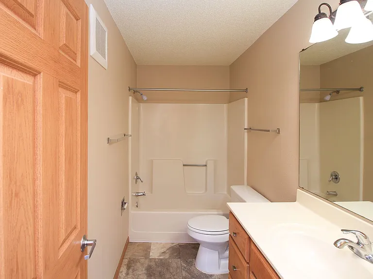 Golden Creek Apartments — Photo 9