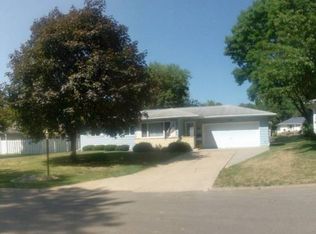 113 Crest Cir, Waterloo, IA 50702