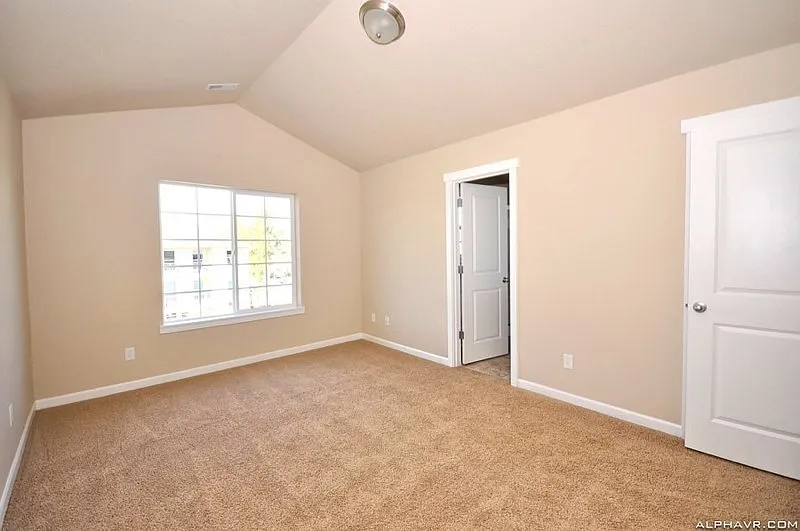 Craftsman Style Townhouse - 3 bedroom, 2.5 bath w/ Bonus Room - Attached Double Garage — Photo 4