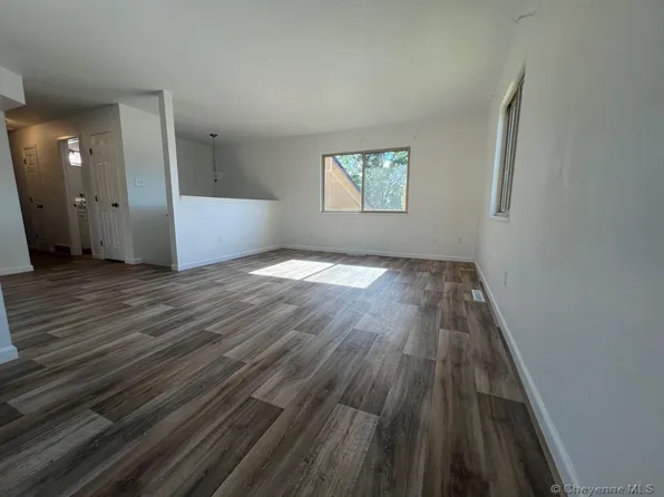 1517 Elkhorn Dr, Cheyenne, WY 82007