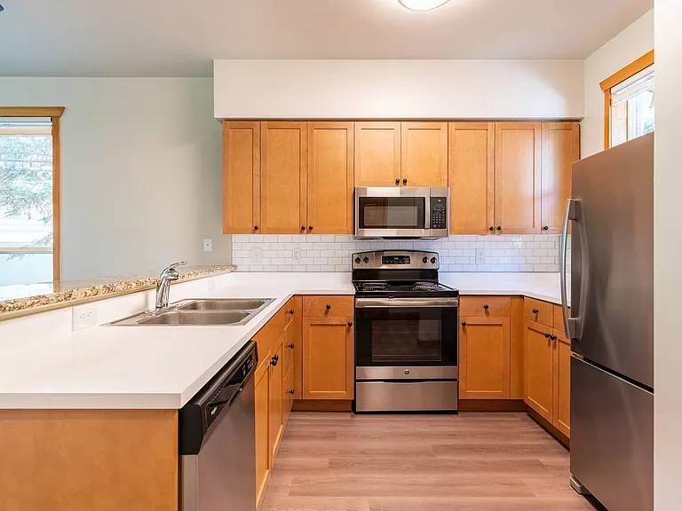Pacific Pointe — Photo 7