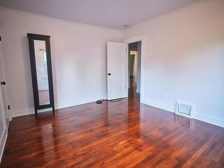 935 E Clinton Ave — Photo 21