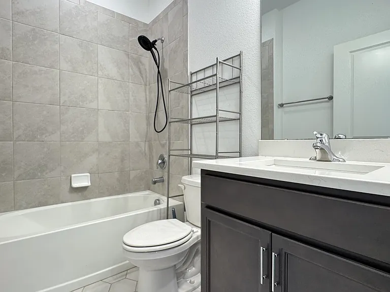 484 Old Windsor Way — Photo 20