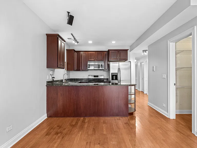 2728 W Cortez St #1 — Photo 10