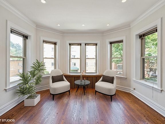 4th image of 929 Ontario St APT 2W