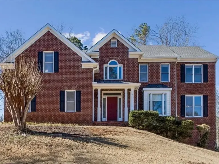 4645 Hamptons Dr — Photo 1