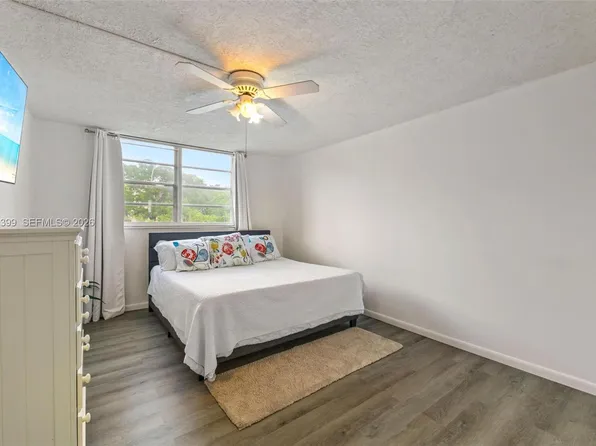 14185 SW 87th St APT 212A, Miami, FL 33183