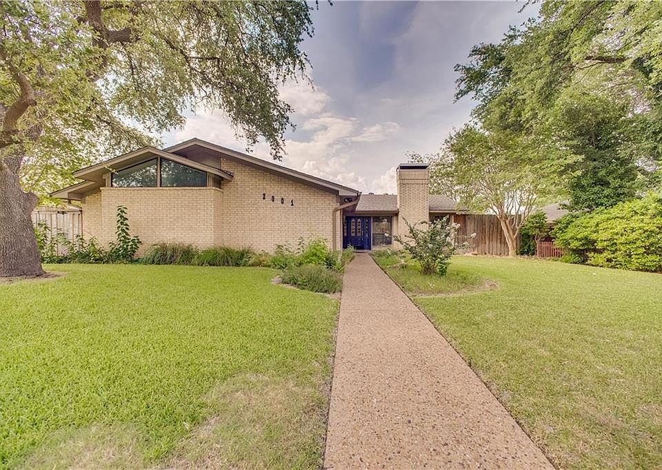 1st image of 2001 Knob Hill Dr