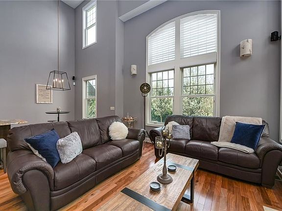 5th image of 25 Astor Pl