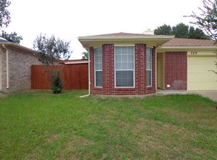 329 Moss Hill Dr, Arlington, TX 76018