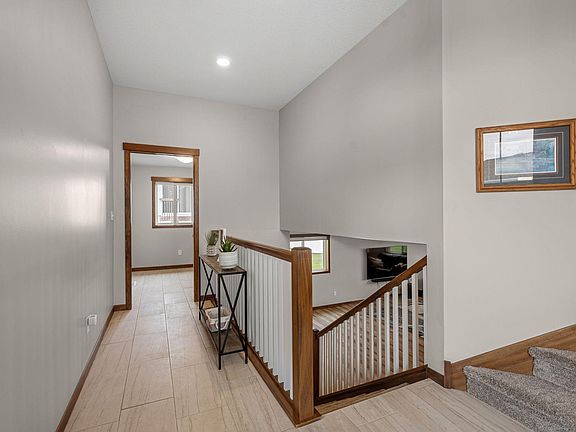 4th image of 1404 20th St NE
