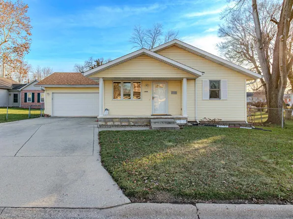 1404 Hamilton St, Pekin, IL 61554