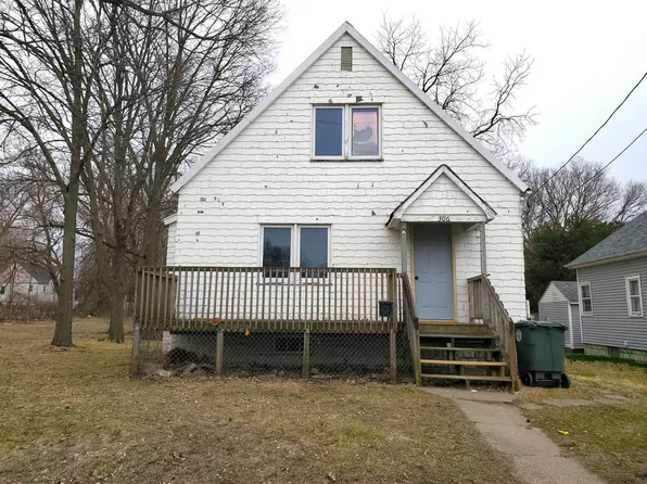 306 Charles St, Waterloo, IA 50703