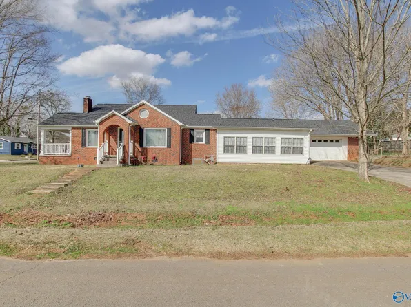 715 South St, Moulton, AL 35650