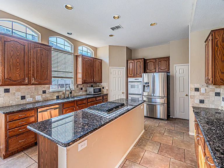 2425 Kittyhawk Dr — Photo 10