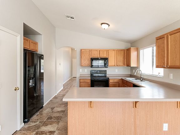 4th image of 1041 E Santa Fiore St
