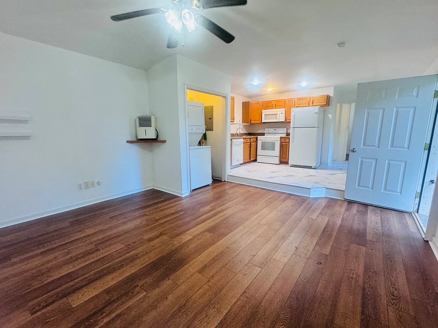 2 bed, 800 sqft, $1,600 — Photo 4