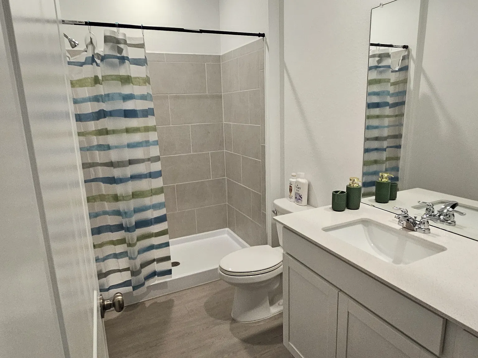 5 bed, 3200 sqft, $2,800 — Photo 4