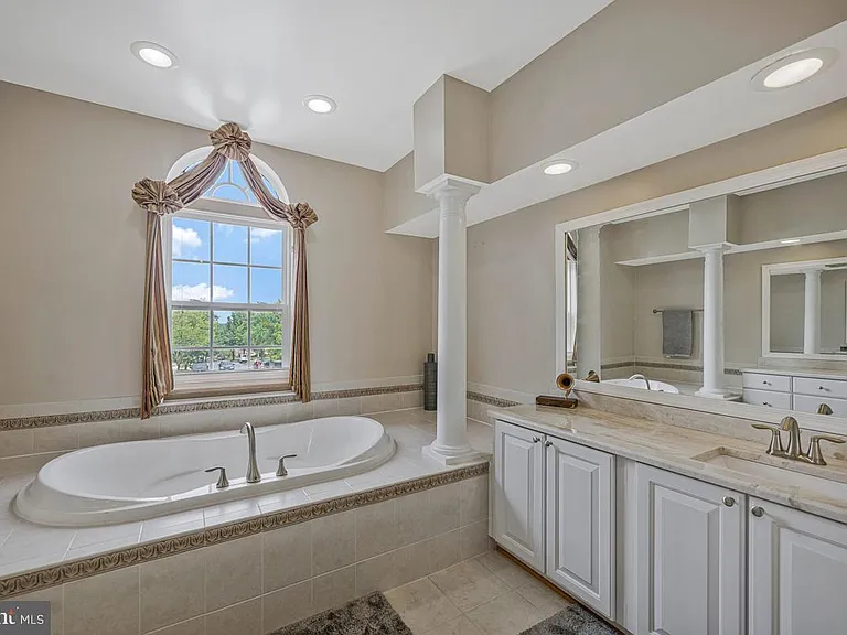 1117 Horizon View Pl — Photo 39