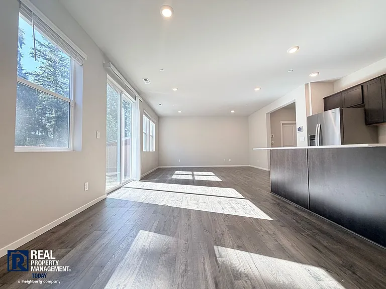 10730 188th St E — Photo 6